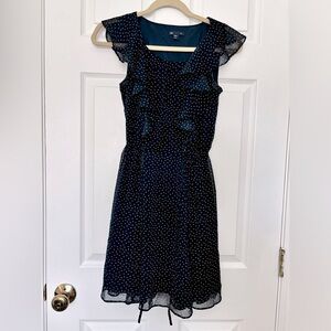 Gap XS Navy Ruffled Tie Cinch Dress with White Pattern